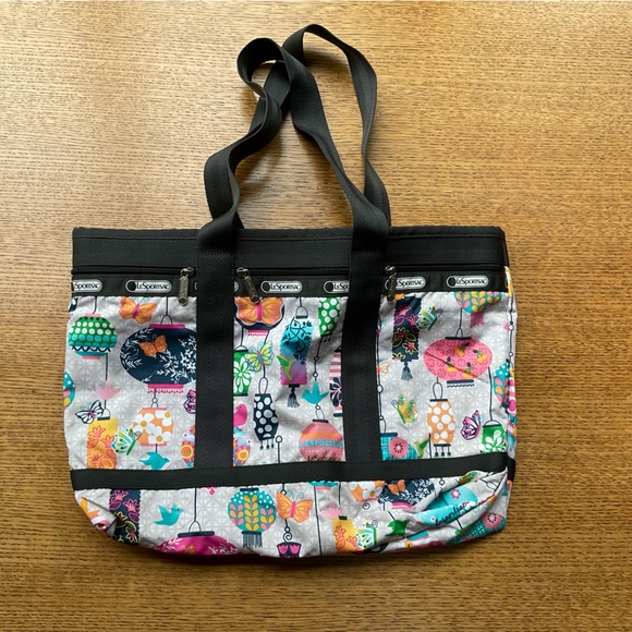 LESPORTSAC Small White and Patterned Duffle/Weekender Bag - Picture 1 of 8